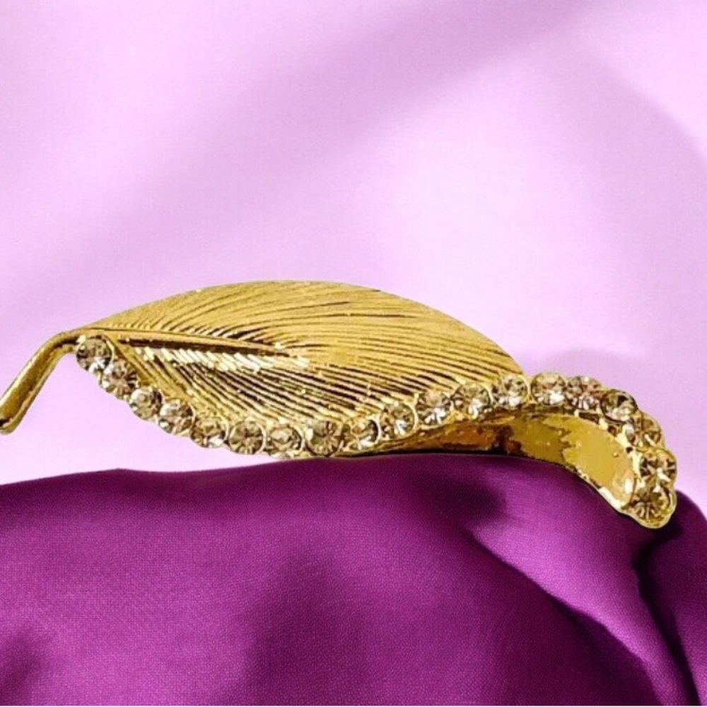 Gerry's Gold Tone Leaf Brooch with Rhinestone Textured Signed Vintage 80’s